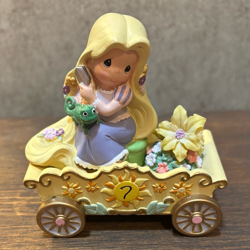 Disney Showcase Precious Moments birthday train- Rapunzel